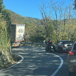 Stella, scontro tra tir e auto: nessun ferito Stella, scontro tra tir e auto: nessun ferito