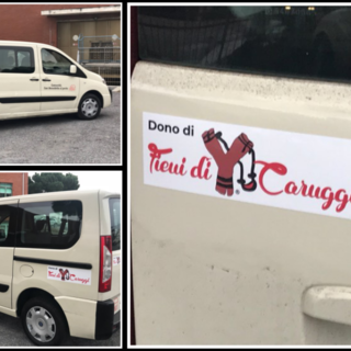 La Comunità di San Benedetto al Porto di Genova inaugura l'automezzo donato dai Fieui di Caruggi di Albenga La Comunità di San Benedetto al Porto di Genova inaugura l'automezzo donato dai Fieui di Caruggi di Albenga
