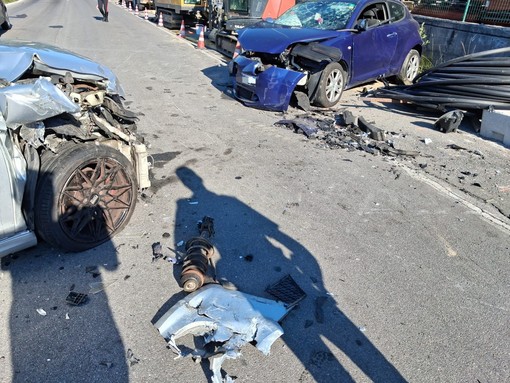 Cosseria, scontro frontale sulla SP42: un ferito e strada chiusa al traffico (FOTO) Cosseria, scontro frontale sulla SP42: un ferito e strada chiusa al traffico (FOTO)