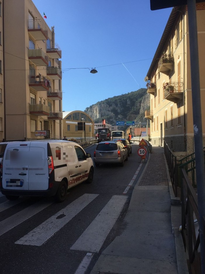 Finale, manutenzione del ponte sul Pora. L'assessore Guzzi: "Si prevedono circa 5 giorni di lavoro"