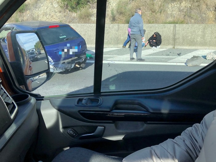 A10, auto ribaltata tra Varazze e Celle: soccorsi mobilitati, una ragazza al San Paolo (FOTO) A10, auto ribaltata tra Varazze e Celle: soccorsi mobilitati, una ragazza al San Paolo (FOTO)