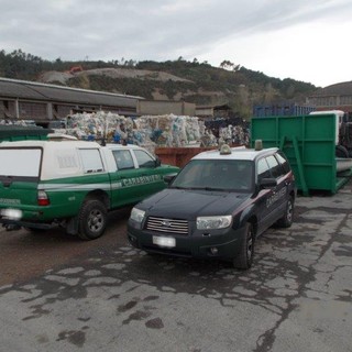 Carabinieri forestali, controlli nelle aziende che si occupano della gestione e smaltimento rifiuti: denunciate varie irregolarità