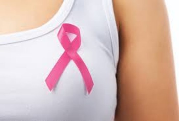 Alassio si tinge di rosa per la lotta al tumore al seno Alassio si tinge di rosa per la lotta al tumore al seno