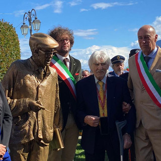 Alassio, vandalizzata la statua del Presidente Pertini. L'opera sottoposta subito a restyling