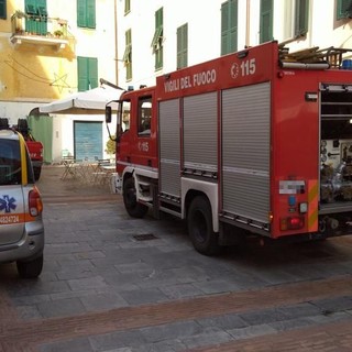 Albenga, incendio appartamento in piazza San Francesco: muoiono gli animali domestici (FOTO)