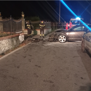 Si schianta con l'auto e scappa: conducente rintracciato dalla polizia locale di Albenga