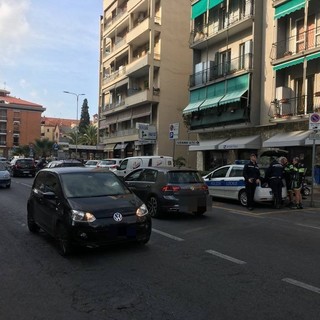 Loano: auto contro ciclista sulla via Aurelia, uomo in codice giallo al Santa Corona