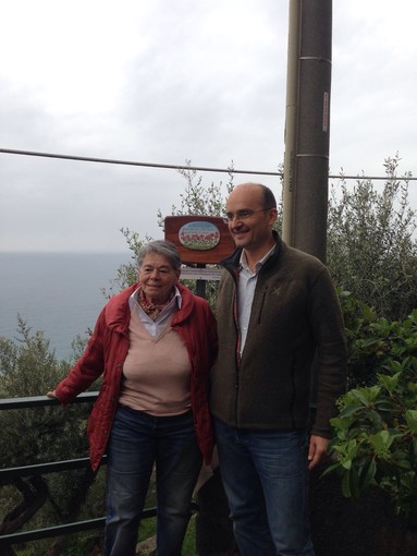 Nuova illuminazione a Monte di Finalpia, grazie a Rosita Ganduglia Nuova illuminazione a Monte di Finalpia, grazie a Rosita Ganduglia