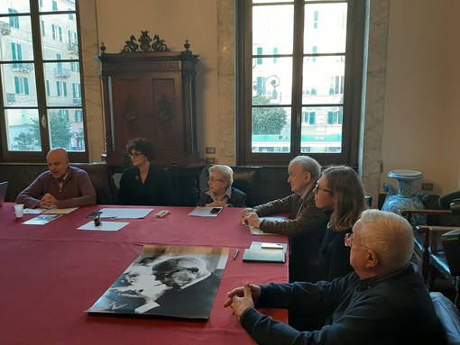 Savona, commissione per l’opera dedicata a Sandro Pertini, il sindaco spegne le polemiche: “Scelti esterni e non rappresentanti locali per imparzialità” (VIDEO) Savona, commissione per l’opera dedicata a Sandro Pertini, il sindaco spegne le polemiche: “Scelti esterni e non rappresentanti locali per imparzialità” (VIDEO)