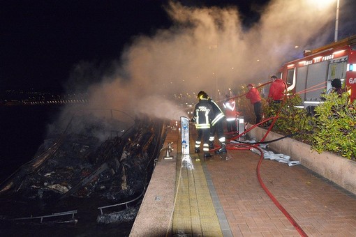 Yacht a fuoco a Loano, verso l'archiviazione il procedimento per omicidio ed incendio colposo