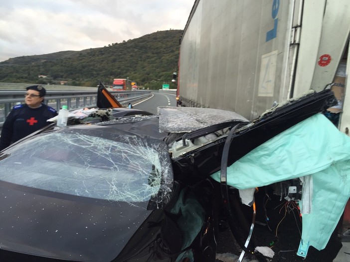 Incidente sulla A10 sul viadotto di Andora, traffico rallentato verso Ventimiglia Incidente sulla A10 sul viadotto di Andora, traffico rallentato verso Ventimiglia