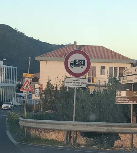 Albenga, la minoranza attacca: &quot;Il Pd ha aumentato il limite di peso dei mezzi pesanti che 'assediano' la frazione di Bastia&quot;