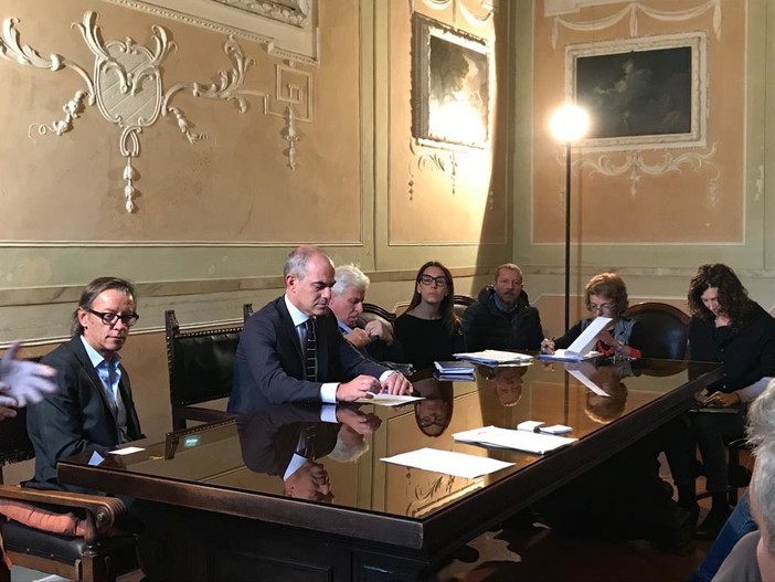 Albenga incontra i balneari, il sindaco Cangiano: "Ora affrontiamo l’emergenza, ma pensiamo anche a dare un volto nuovo al nostro litorale"