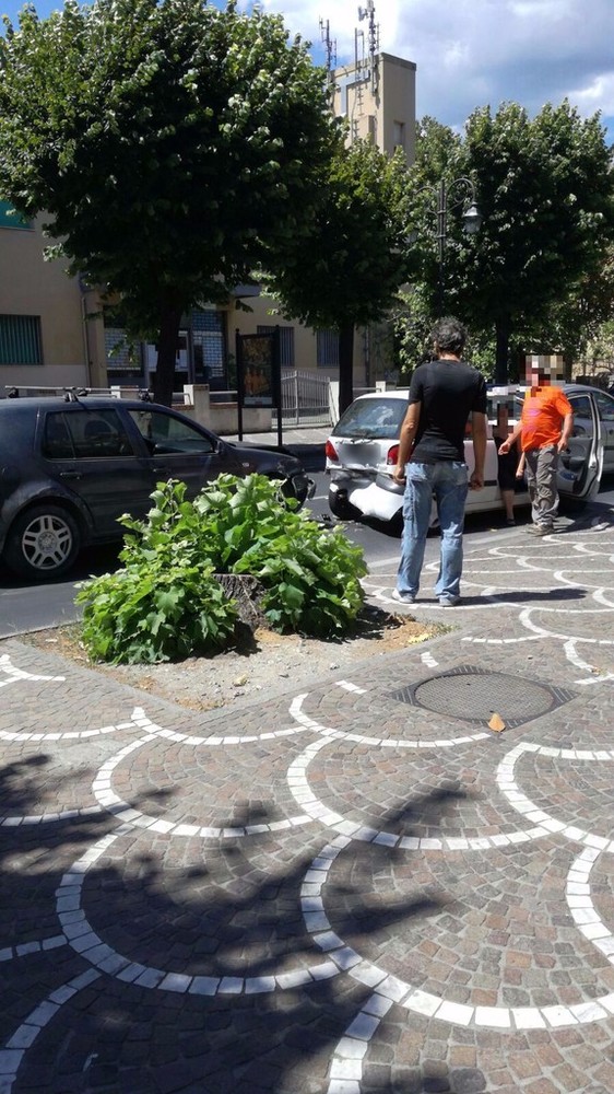 Albenga, tamponamento tra tre auto in viale Pontelungo