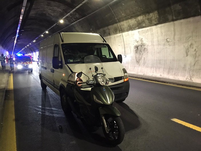 Tragedia sulla A10 a Feglino: uomo perde la vita in sella allo scooter