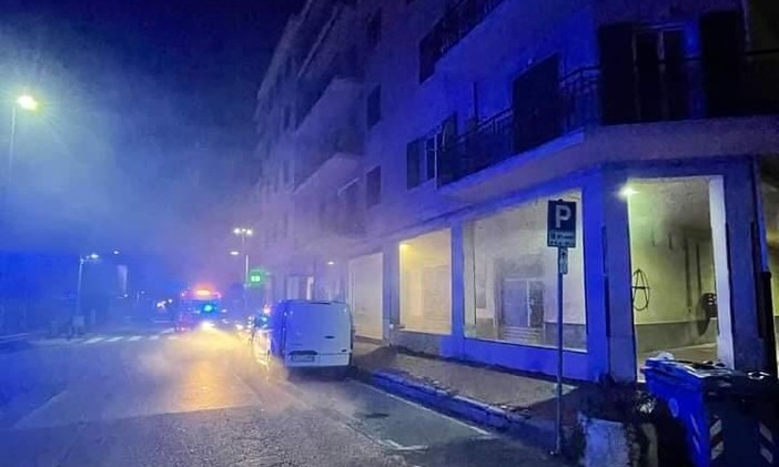 Albisola, incendio in un negozio di ceramiche: vigili del fuoco mobilitati (FOTO) Albisola, incendio in un negozio di ceramiche: vigili del fuoco mobilitati (FOTO)