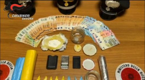 Albissola, arrestato 32enne per spaccio: sequestrati cocaina e denaro tra auto e abitazione Albissola, arrestato 32enne per spaccio: sequestrati cocaina e denaro tra auto e abitazione