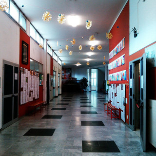 Ridotte da cinque a quattro le prime alla scuola "Aycardi-Ghiglieri" di Finale. La paura dei prof: "Rischiamo le classi pollaio"