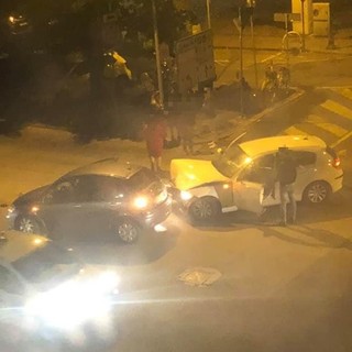 Savona: incidente notturno tra corso Mazzini e via Giacchero