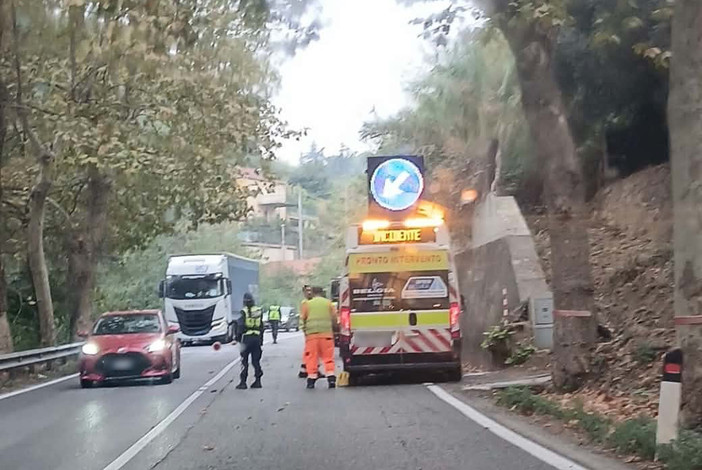 Scontro tra auto e scooter sulla Sp 29, due feriti: uno in codice rosso