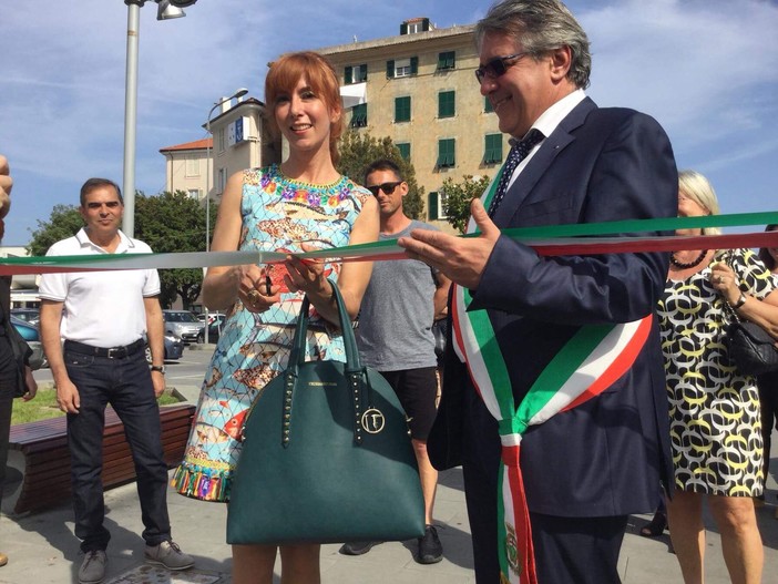 Varazze, inaugurato il 'Sottopasso Città delle donne', gli artisti si uniscono per una mostra d’arte permanente (FOTO e VIDEO)