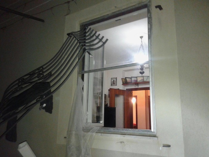 Ladri “armati” di flessibile in azione in Regione Bagnoli ad Albenga Ladri “armati” di flessibile in azione in Regione Bagnoli ad Albenga