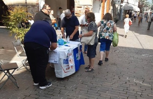 Petizione "no green pass": a Cairo il banchetto di Italexit (FOTO)