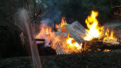 Foto tratte dalla pagina Facebook "Antincendio Boschivo - Protezione Civile Finale Ligure"