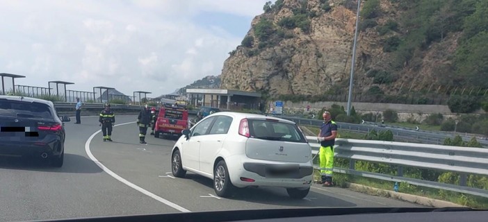 Incidente stradale a Bergeggi: tre feriti al San Paolo (FOTO) Incidente stradale a Bergeggi: tre feriti al San Paolo (FOTO)
