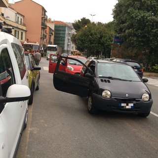 Vado Ligure, tamponamento tra due auto sulla via Aurelia: due codici gialli al San Paolo