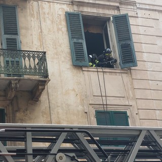 Savona, incendio appartamento in via Montenotte: soccorsi mobilitati (FOTO e VIDEO) Savona, incendio appartamento in via Montenotte: soccorsi mobilitati (FOTO e VIDEO)