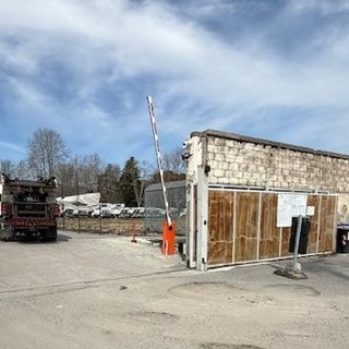 Centro rifiuti Sat e campo sportivo ad Albenga, la minoranza: “Ingressi separati per il centro di raccolta e lo stadio”