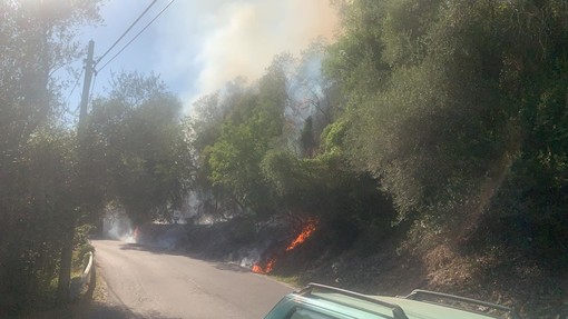 Casanova Lerrone, scatta l'allarme per un incendio: vigili del fuoco e protezione civile sul posto Casanova Lerrone, scatta l'allarme per un incendio: vigili del fuoco e protezione civile sul posto