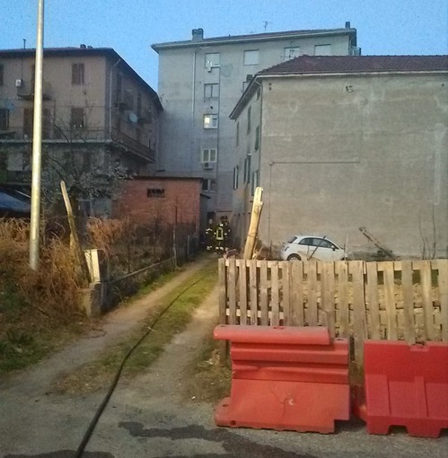 Cengio, incendio all'interno di un'abitazione di Vicolo Genepro: intervento dei vigili del fuoco Cengio, incendio all'interno di un'abitazione di Vicolo Genepro: intervento dei vigili del fuoco