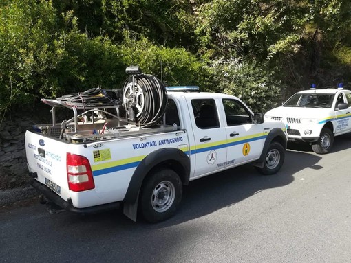 Incendio a Finalborgo, domato in tre ore grazie a vigili del fuoco e protezione civile