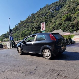 Scontro tra auto e moto a Finale Ligure: donna in codice rosso al Santa Corona