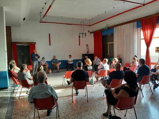 Savona, centro rifiuti a Legino, il candidato Russo incontra i residenti: "Si intraprendano strade alternative" Savona, centro rifiuti a Legino, il candidato Russo incontra i residenti: "Si intraprendano strade alternative"