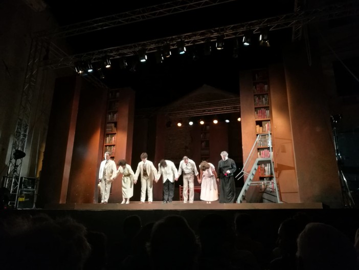 Verezzi, “Il fu Mattia Pascal” incanta il pubblico di piazza Sant'Agostino