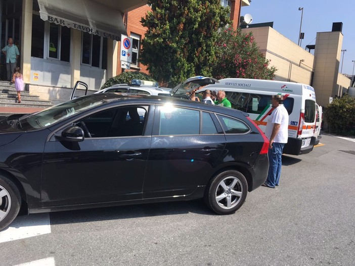 Celle Ligure, investito anziano davanti alla stazione ferroviaria