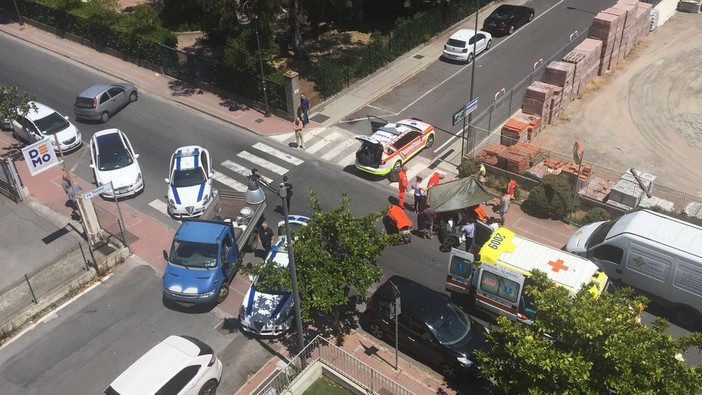 Albenga, moto a terra in via Torino, AGGIORNAMENTO: paziente in codice giallo Albenga, moto a terra in via Torino, AGGIORNAMENTO: paziente in codice giallo