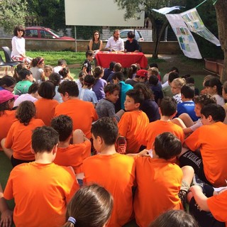 Ultimo giorno di scuola per i bambini a Cisano sul Neva, una scuola a stretto contatto con il territorio