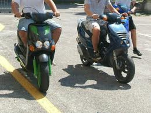 Finale Ligure, motorini: cambiano le norme, la Polizia avverte