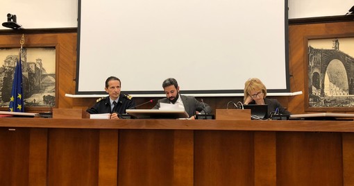 Vertenza Piaggio Aerospace: iniziato l'incontro al Mise tra azienda, sindacati e Regione Vertenza Piaggio Aerospace: iniziato l'incontro al Mise tra azienda, sindacati e Regione