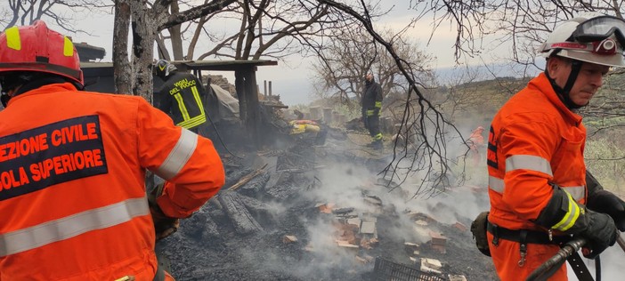 Calle, incendio nel bosco in località Cassisi, intervengono Vigili del fuoco e volontari aib