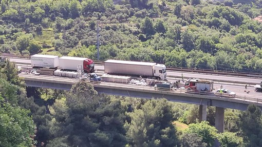 A10, incidente all'altezza di Pietra Ligure: tre veicoli coinvolti. Autostrada riaperta (FOTO)