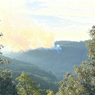 Nella foto, l’incendio divampato a Stella Santa Giustina