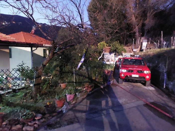 Fiamme in un appartamento a Varazze, intervengono i vigili del fuoco