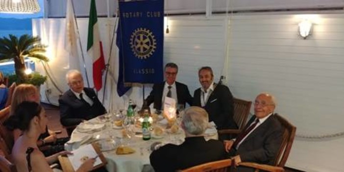 Alassio, passaggio di consegne all’interno del Rotary club Alassio, passaggio di consegne all’interno del Rotary club