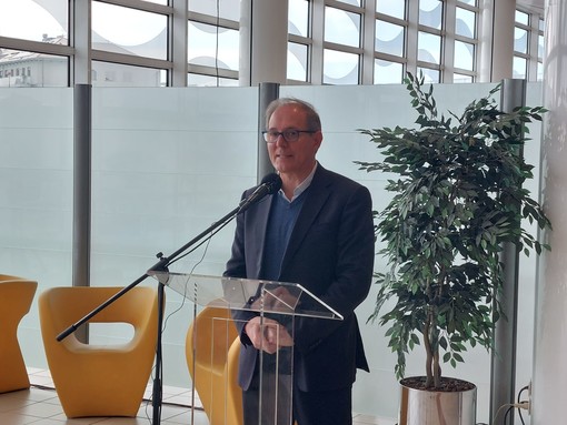 Report porti Savona-Vado, male i passeggeri sui traghetti e sulle crociere, +387.75% per i container rispetto al 2019 Report porti Savona-Vado, male i passeggeri sui traghetti e sulle crociere, +387.75% per i container rispetto al 2019