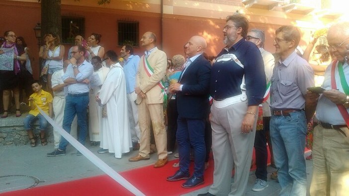 Finale Ligure inaugura la piazza di Porta Testa e il Red Carpet Finale Ligure inaugura la piazza di Porta Testa e il Red Carpet